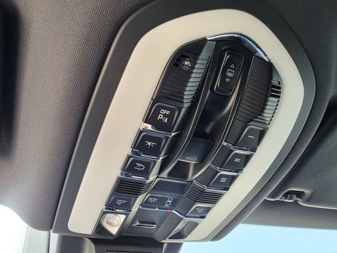 Used 2018 Porsche Macan S w/ Premium Package Plus image 32