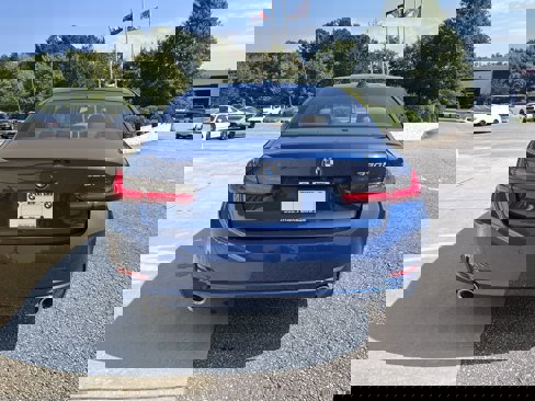 Certified 2024 BMW 330i Sedan image 7