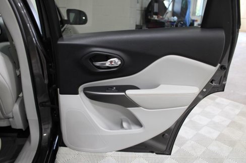 Used 2019 Jeep Cherokee Limited w/ Luxury Group image 26