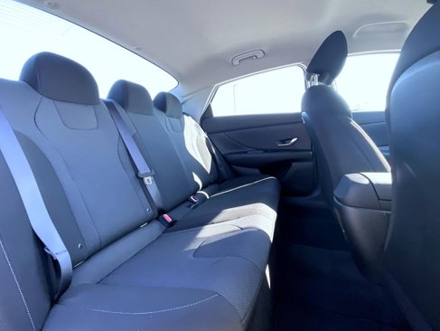 Certified 2025 Hyundai Elantra SE image 19