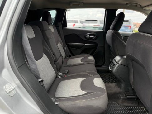Used 2016 Jeep Cherokee Sport w/ Cold Weather Group image 19