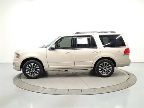 Used 2017 Lincoln Navigator Select image 4