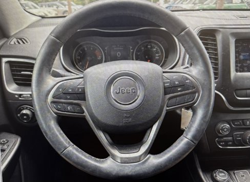 Used 2019 Jeep Cherokee Latitude w/ Cold Weather Group image 18