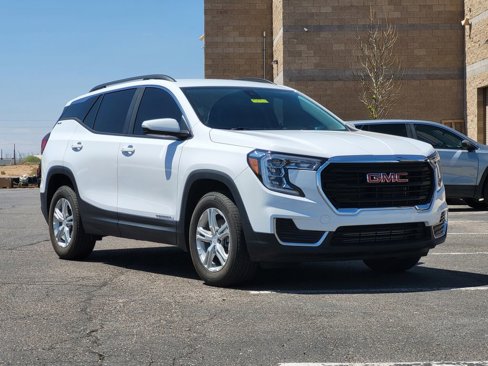 Used 2023 GMC Terrain SLE w/ Driver Convenience Package image 2