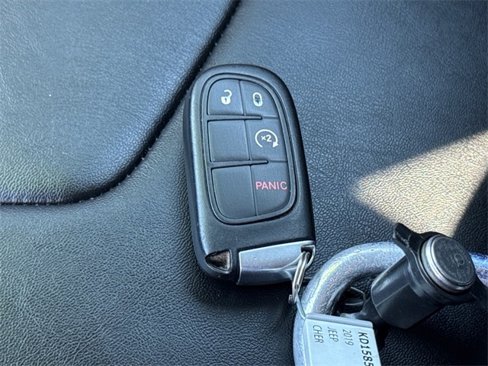 Certified 2019 Jeep Cherokee Latitude Plus w/ Cold Weather Group image 27
