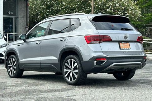 Certified 2023 Volkswagen Taos SE w/ Panoramic Sunroof Package image 6