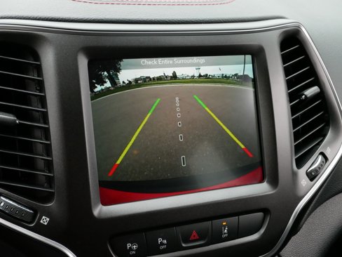 Used 2019 Jeep Cherokee Trailhawk image 32