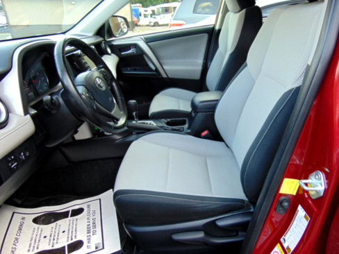 Used 2018 Toyota RAV4 XLE image 18