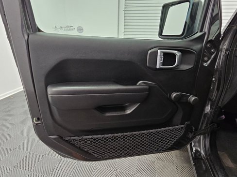 Used 2018 Jeep Wrangler Unlimited Sport image 25