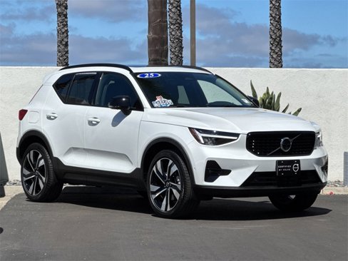 Certified 2025 Volvo XC40 B5 Plus image 7