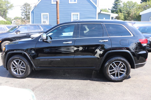Used 2020 Jeep Grand Cherokee Limited w/ Luxury Group II image 2