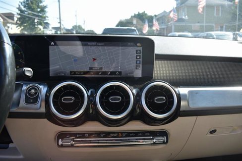 Used 2021 Mercedes-Benz GLB 250 4MATIC image 16