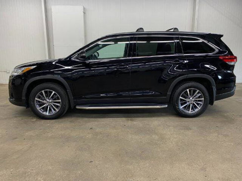 Used 2019 Toyota Highlander XLE image 2