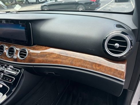 Used 2017 Mercedes-Benz E 300 4MATIC image 36