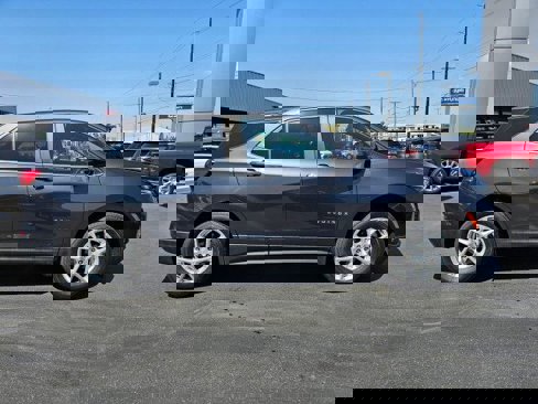 Used 2022 Chevrolet Equinox LT image 2