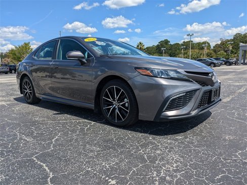 Used 2024 Toyota Camry SE image 2