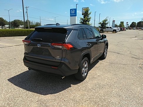 Used 2022 Toyota RAV4 LE image 17