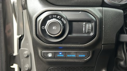 Used 2023 Jeep Wrangler Unlimited Sahara w/ Cold Weather Group image 30