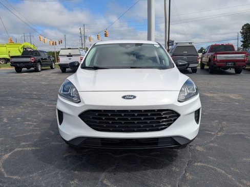 Certified 2022 Ford Escape SE w/ SE Sport Appearance Package image 3