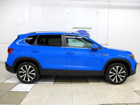 Used 2022 Volkswagen Taos SE w/ Panoramic Sunroof Package image 6