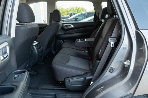Used 2020 Nissan Pathfinder SV image 15