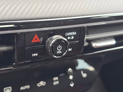 New 2025 Nissan Kicks SR w/ SR Premium Package image 34