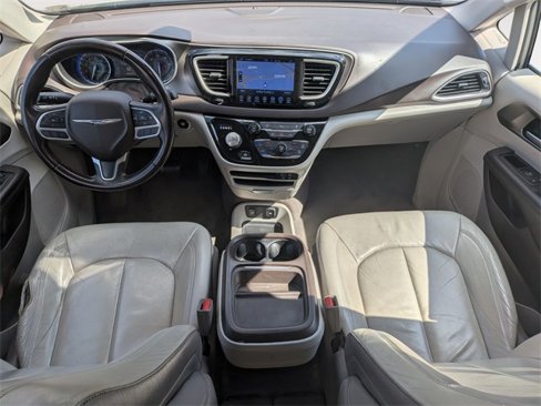 Used 2017 Chrysler Pacifica Touring-L image 25