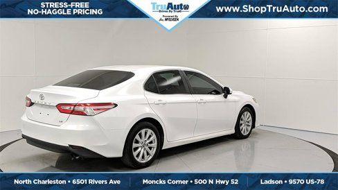 Used 2018 Toyota Camry LE image 19