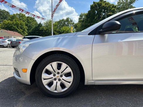 Used 2013 Chevrolet Cruze LS image 13