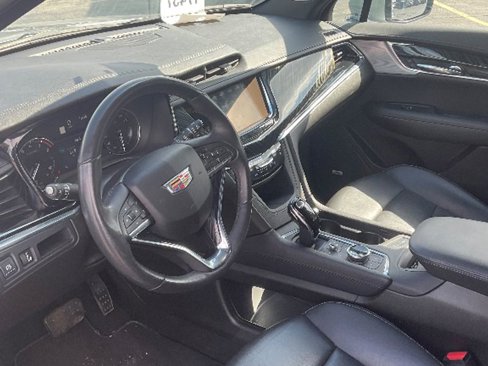 Used 2023 Cadillac XT6 Premium Luxury image 8