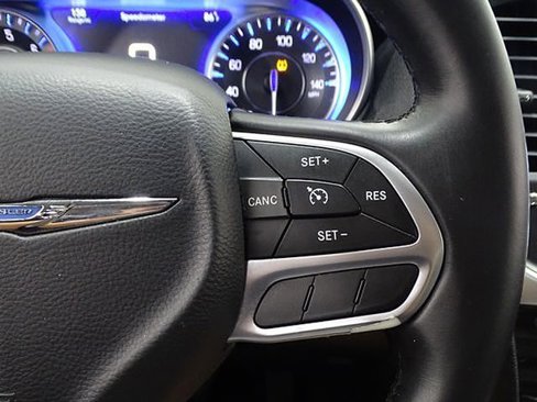 Used 2017 Chrysler 300 Limited image 19