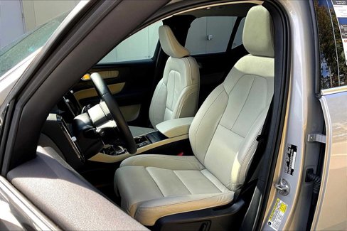 Used 2024 Volvo XC40 B5 Plus w/ Protection Package Premier image 8