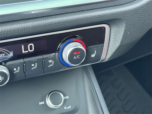 Certified 2025 Audi Q3 2.0T Premium image 33