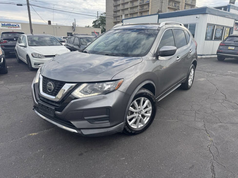 Used 2019 Nissan Rogue SV image 2