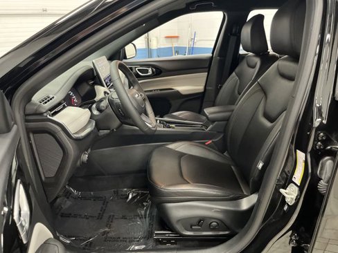 Used 2024 Jeep Compass Limited image 4