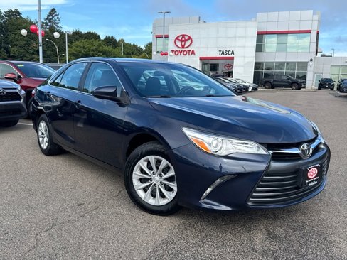 Used 2016 Toyota Camry LE image 1