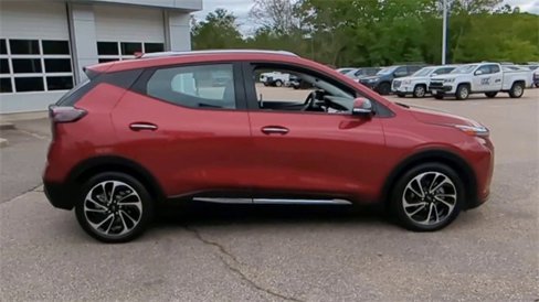 Certified 2022 Chevrolet Bolt EUV Premier w/ Sun & Sound Package image 9