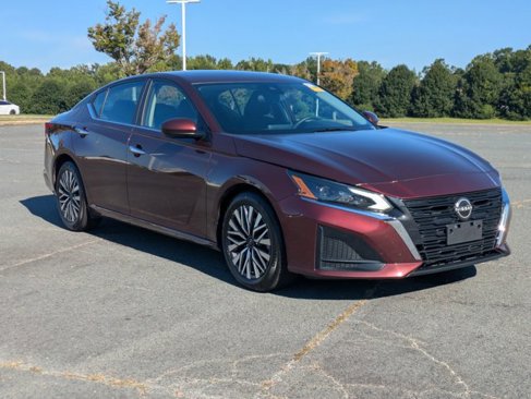 Used 2023 Nissan Altima 2.5 SV image 2