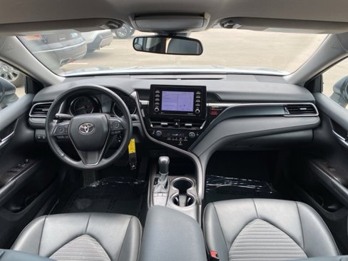 Used 2024 Toyota Camry SE image 10
