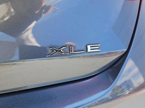 Used 2019 Toyota Avalon XLE image 10