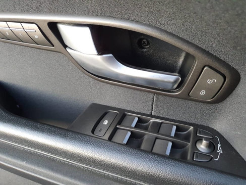 Used 2015 Land Rover Range Rover Evoque Pure Plus image 25