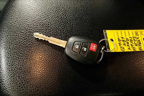 Used 2018 Toyota RAV4 LE image 14