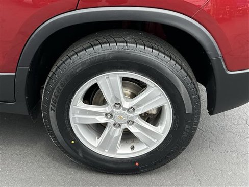 Certified 2022 Chevrolet Trax LT w/ LT Convenience Package image 32