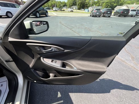 Used 2016 Chevrolet Malibu LT image 10