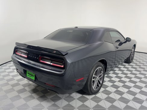 Used 2019 Dodge Challenger SXT image 9