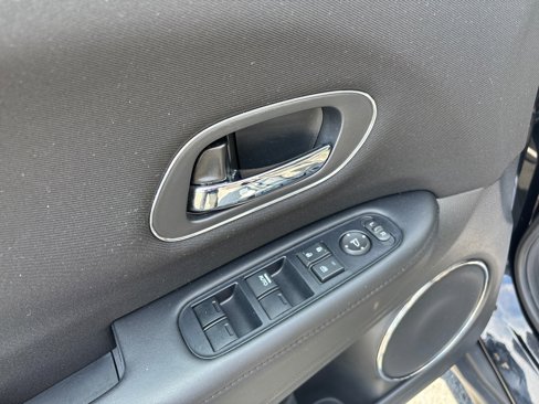 Used 2018 Honda HR-V EX image 11