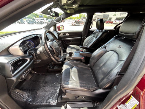 Used 2018 Chrysler Pacifica Touring-L Plus w/ S Appearance Package image 6