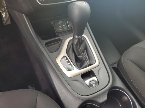 Used 2017 Jeep Cherokee Latitude image 18
