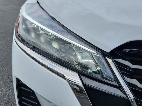 Used 2024 Nissan Kicks SR image 9