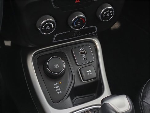 Used 2018 Jeep Compass Latitude image 21